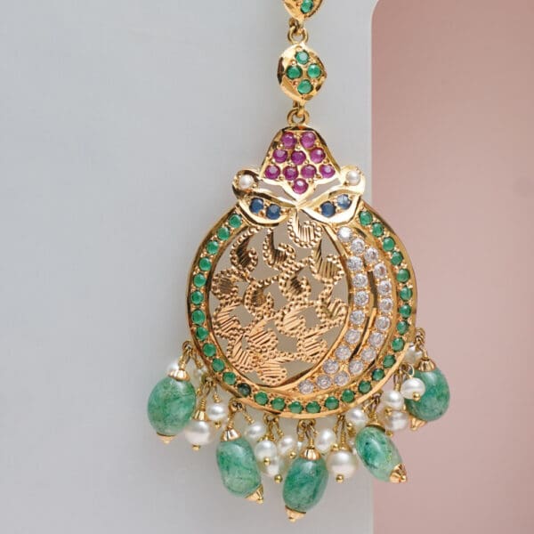 22Kt Yellow Gold Green And Pink Mang Tika TK22/40