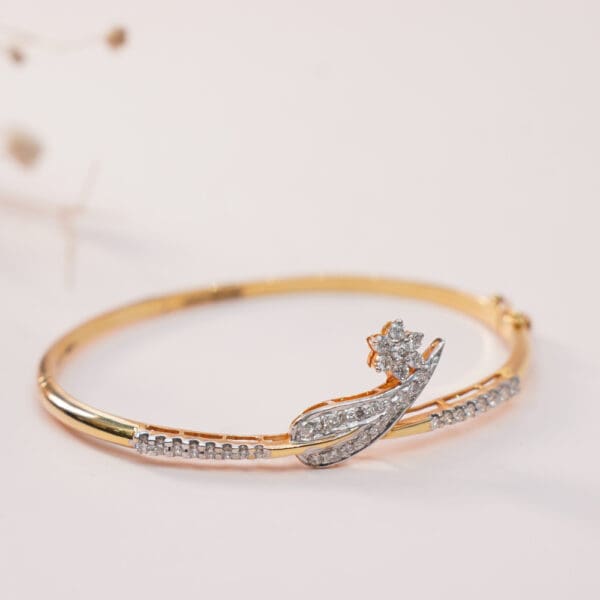 18Kt Yellow Gold Diamond Paisley Bracelet DBL/302