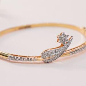 18Kt Yellow Gold Diamond Paisley Bracelet DBL/302