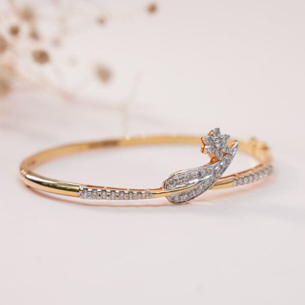 18Kt Yellow Gold Diamond Paisley Bracelet DBL/302