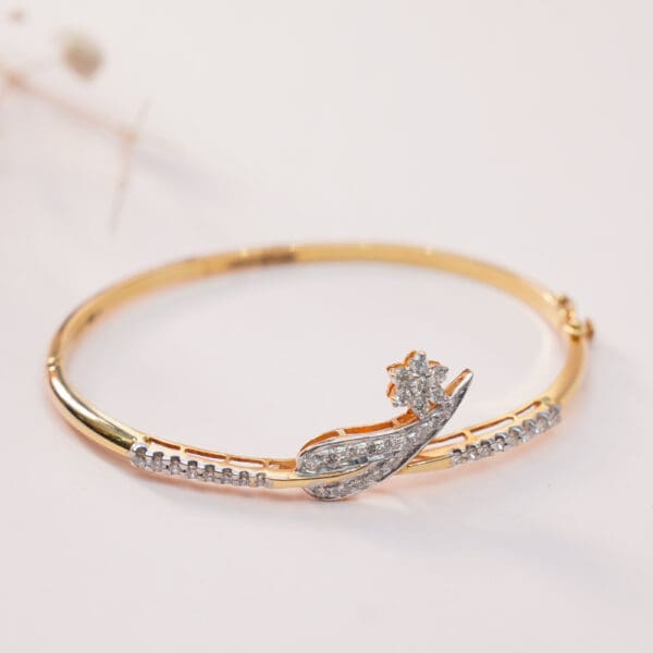 18Kt Yellow Gold Diamond Paisley Bracelet DBL/302
