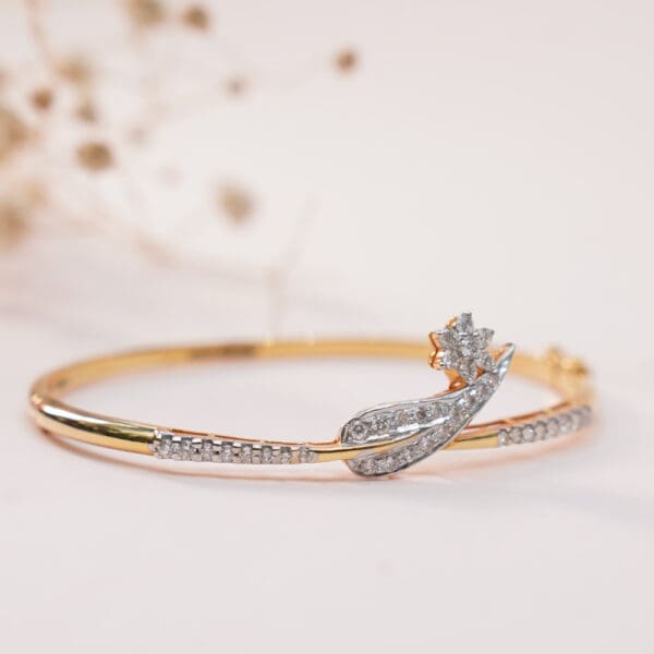 18Kt Yellow Gold Diamond Paisley Bracelet DBL/302