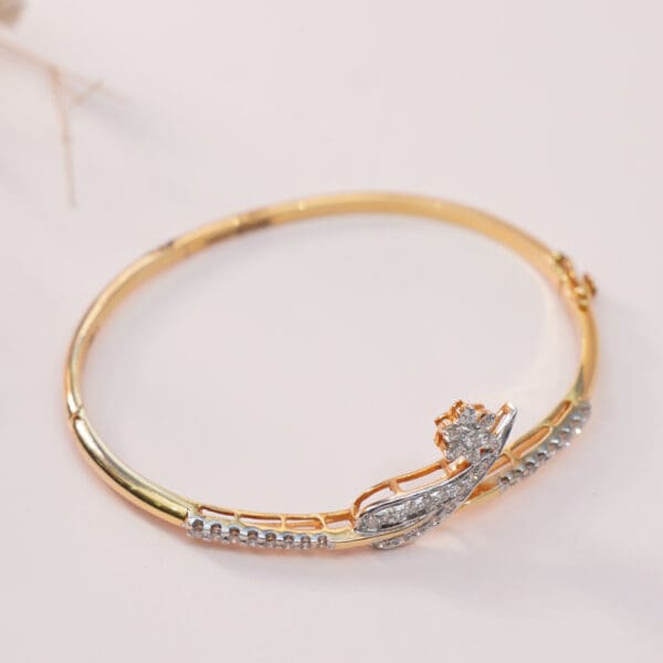 18Kt Yellow Gold Diamond Paisley Bracelet DBL/302