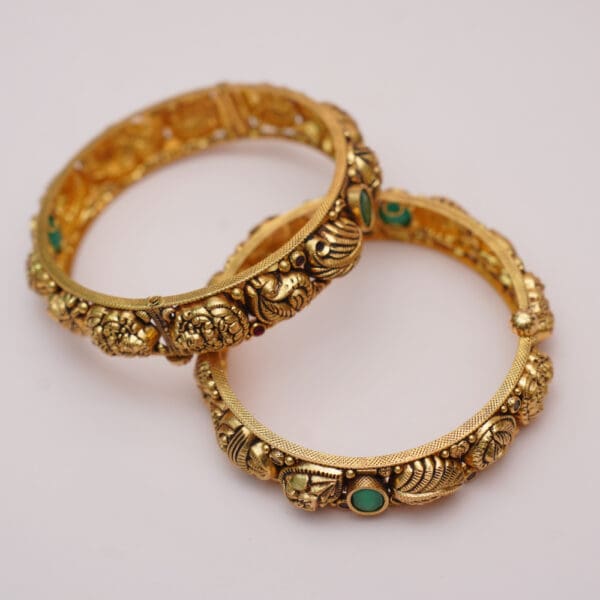 22kt Antique Tample Yellow Gold Laxmi Shankh Pair of Kara KR22/523