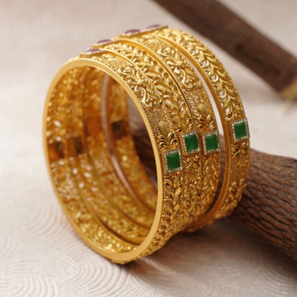 22Kt Gold Antique Pair Of 2 Churi / Bangles CH22/349