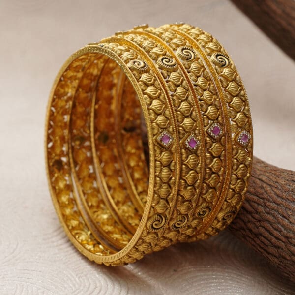 22Kt Yellow Gold Antique Pair of 2 Bangles CH22/348
