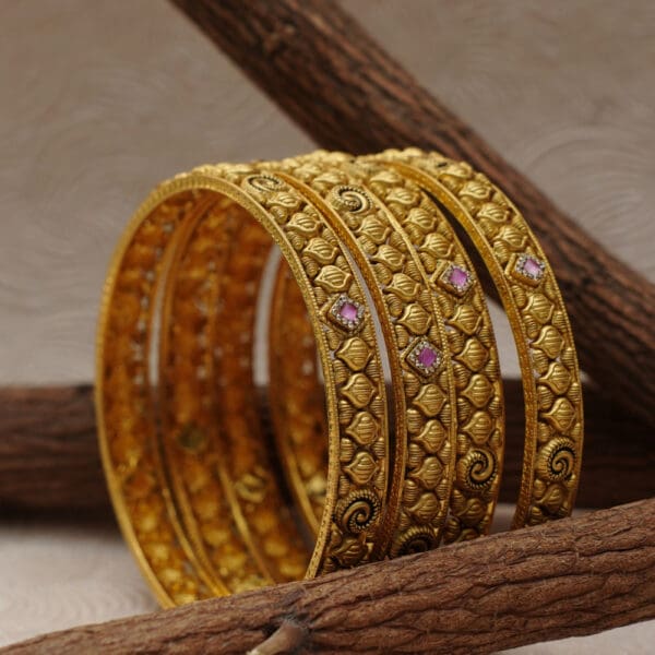 22Kt Yellow Gold Antique Pair of 2 Bangles CH22/348
