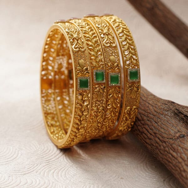 22Kt Gold Antique Pair Of 2 Churi / Bangles CH22/349