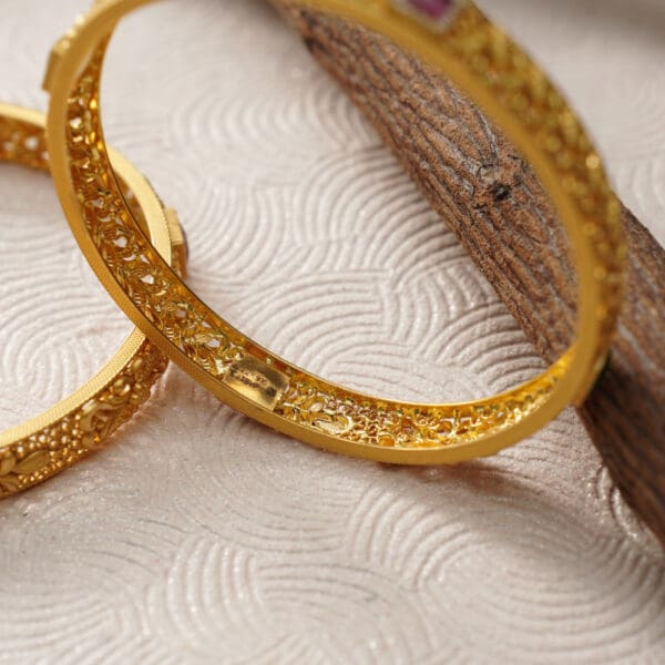 22Kt Gold Antique Pair Of 2 Churi / Bangles CH22/349