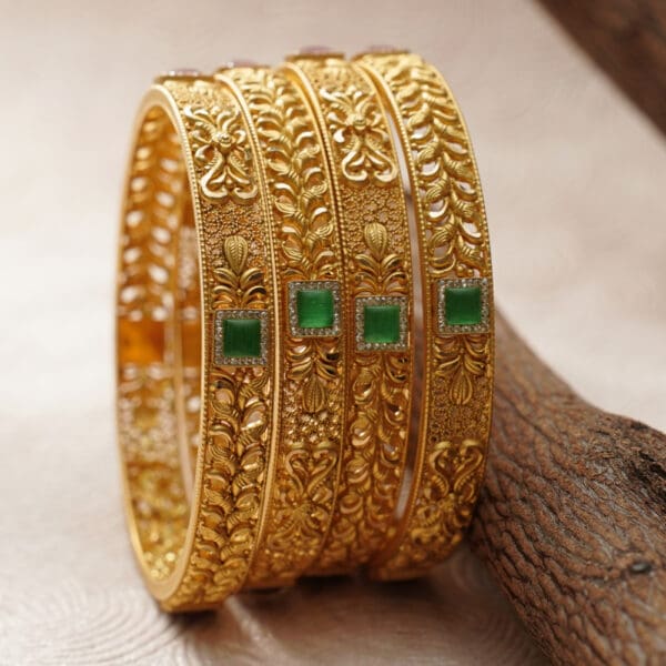 22Kt Gold Antique Pair Of 2 Churi / Bangles CH22/349