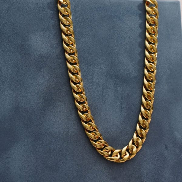 22Kt Yellow Gold Heavy Men's Chain CN22/2101