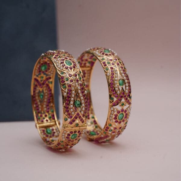 22Kt Yellow Gold Jadau Pair Of Bangle For Bride KR22/434