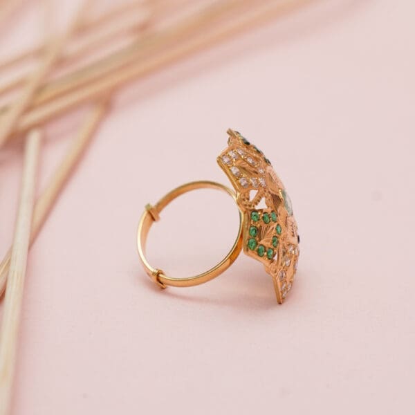 22kt Yellow Gold Ring With Green Stones RL22/1960