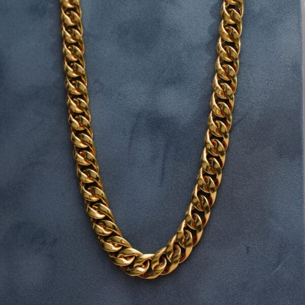 22Kt Yellow Gold Heavy Men's Chain CN22/2101