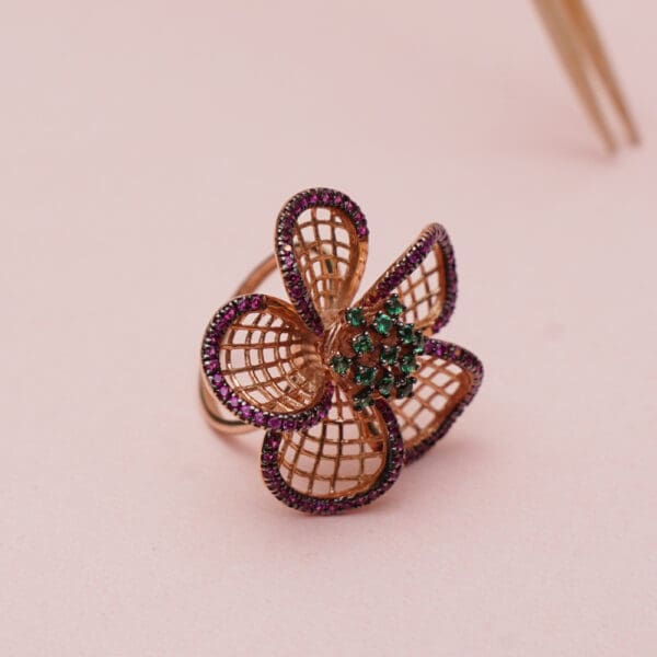 18Kt Gold Flower Ring RL18/2016