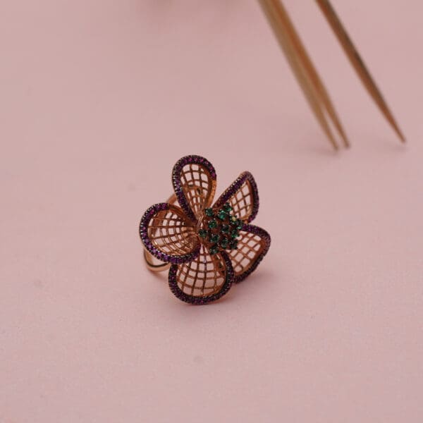 18Kt Gold Flower Ring RL18/2016