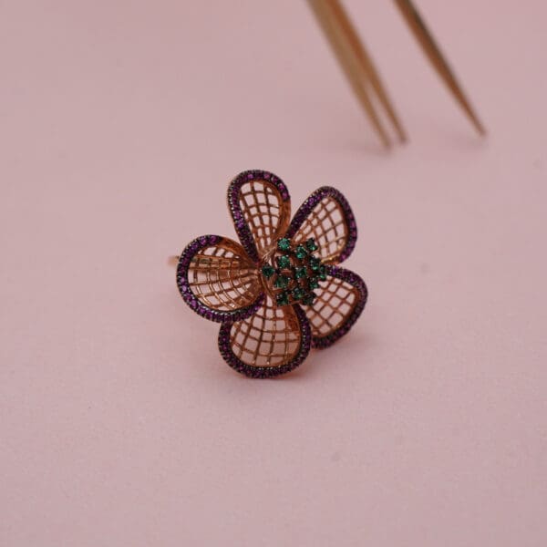 18Kt Gold Flower Ring RL18/2016