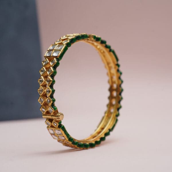 18Kt Gold Kunadan Pair Of Bangle / Kara KR18/176