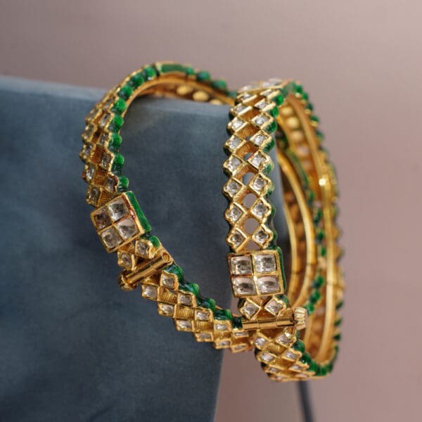 18Kt Gold Kunadan Pair Of Bangle / Kara KR18/176