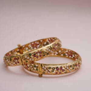 22Kt Yellow Pair Of Jadau Bangles/ Kara KR22/138 22Kt Yellow Pair Of Jadau Bangles/ Kara KR22/138