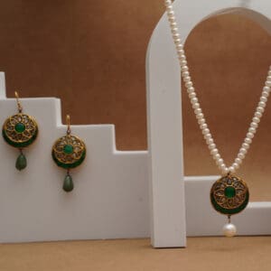 PEARL SET POKLI GOLD PENDANT AND POLKI GOLD EARRINGS BLSM/1 PEARL SET POKLI GOLD PENDANT AND POLKI GOLD EARRINGS BLSM/1