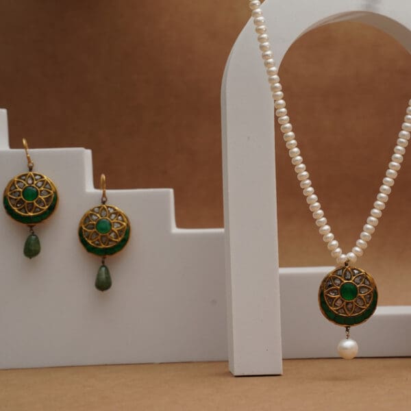 PEARL SET POKLI GOLD PENDANT AND POLKI GOLD EARRINGS BLSM/1