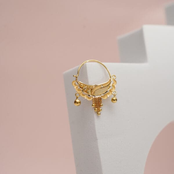 A classic 18Kt Gold Nath NT18/168