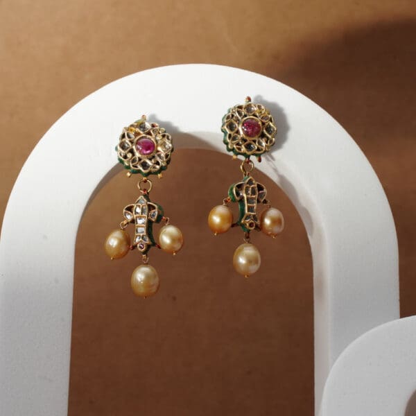 Regal Radiance: 18kt Gold Kundan Polki Earrings PKE18/34