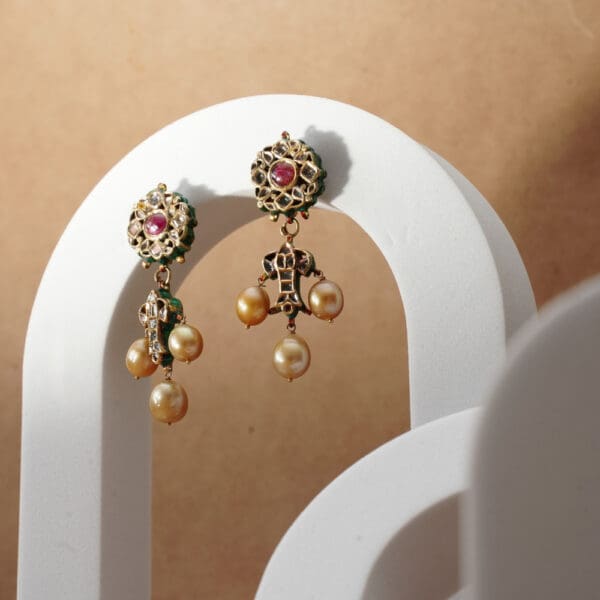 Regal Radiance: 18kt Gold Kundan Polki Earrings PKE18/34