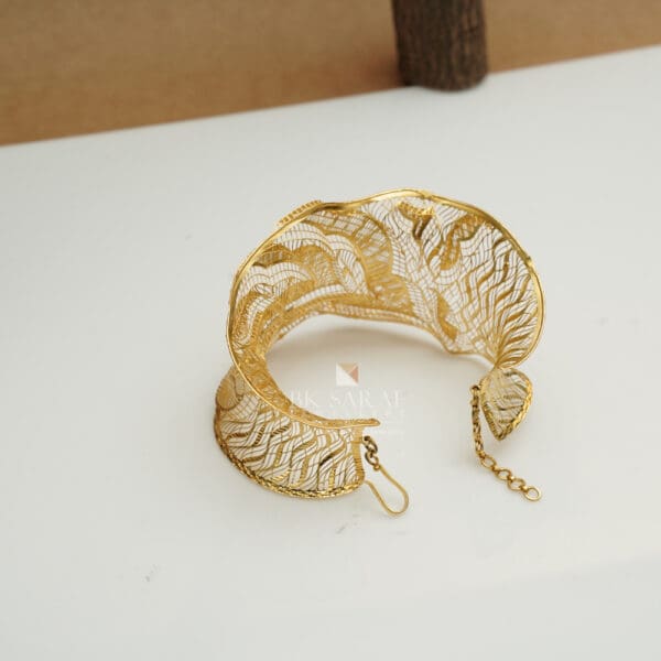 22Kt Yellow Gold Handcuff Bracelet BL22/427