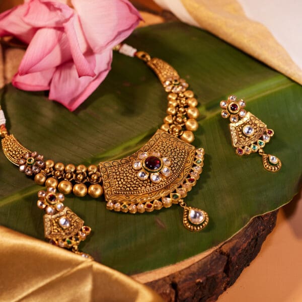 22Kt Gold Antique Necklace with Earrings CK22/19