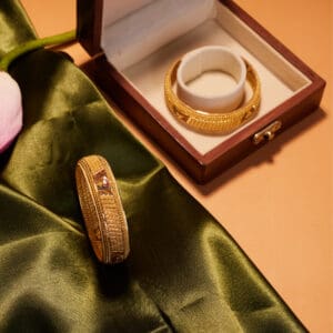 18 kt Gold Traditional Pair Of Bangles For Bride KR18/234
