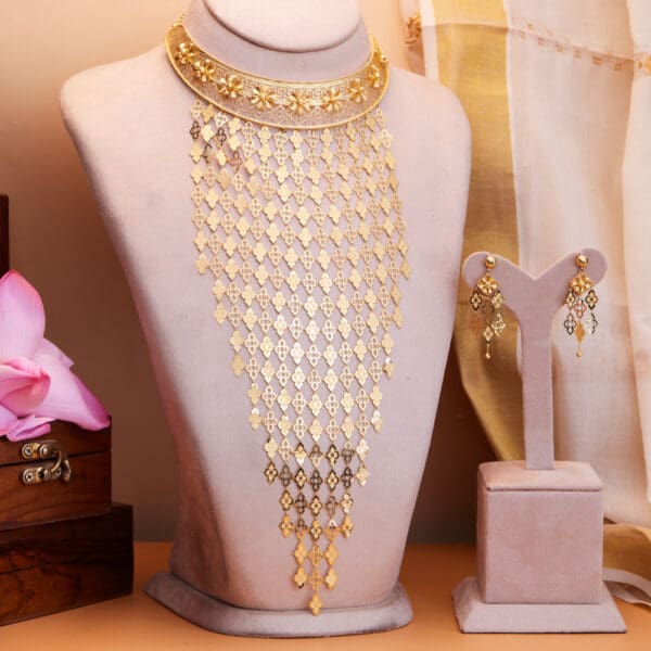 18Kt Gold Long Neclace WIth Earrings ST18/472
