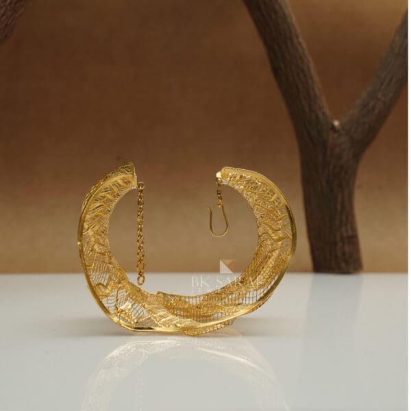 22Kt Yellow Gold Handcuff Bracelet BL22/427