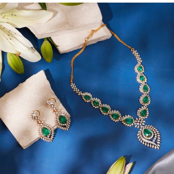 18Kt Gold Diamond Necklace With Matching Earrings DST/99
