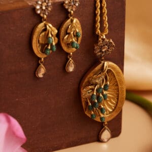 22Kt Gold Pendant with Earrings LKS22/23