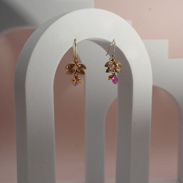 18kt Gold Beautiful Leaf Earrings ER18/220