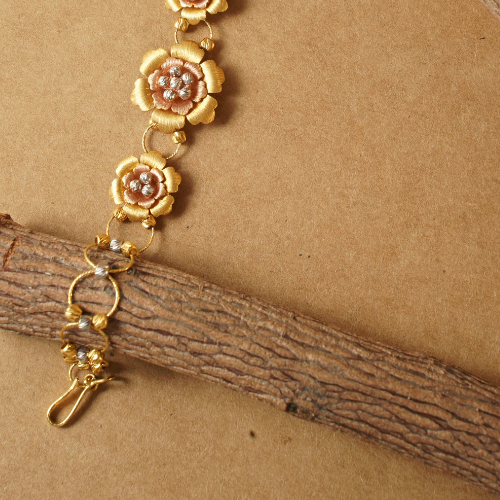 Minimal 22Kt Gold Three-Flower Chain Bracelet – Elegant Gift for Her CBL22/14 Minimal 22Kt Gold Three-Flower Chain Bracelet – Elegant Gift for Her CBL22/14