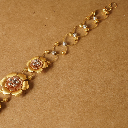 Minimal 22Kt Gold Three-Flower Chain Bracelet – Elegant Gift for Her CBL22/14 Minimal 22Kt Gold Three-Flower Chain Bracelet – Elegant Gift for Her CBL22/14